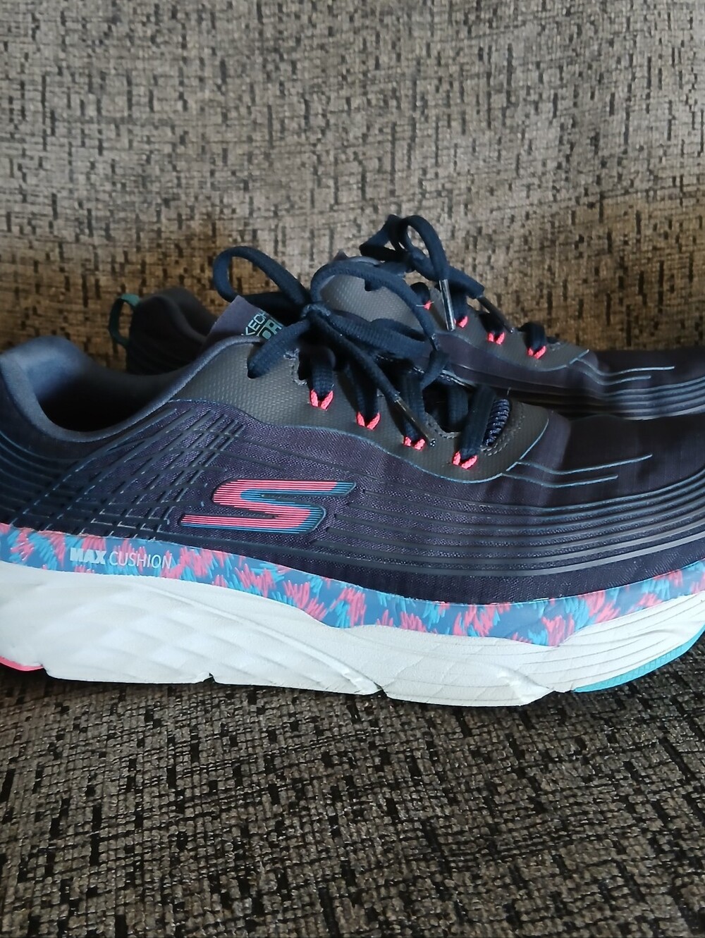 Skechers Max Cushioning Elite Running Shoe  Size 10 Navy Blue Pink Euc